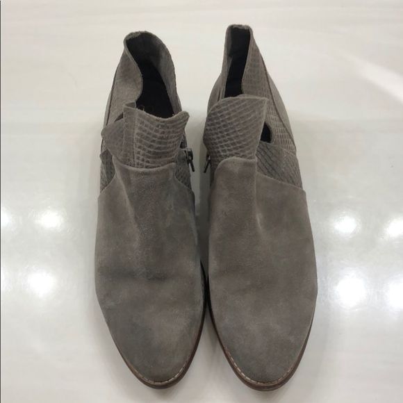 Seychelles Score Charcoal Leather Booties - Picture 7 of 12